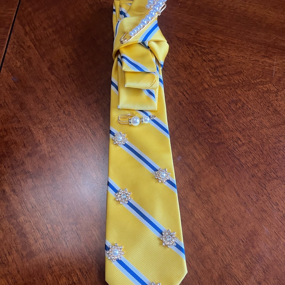 American Eagle Outfitters Yellow Striped Scarf